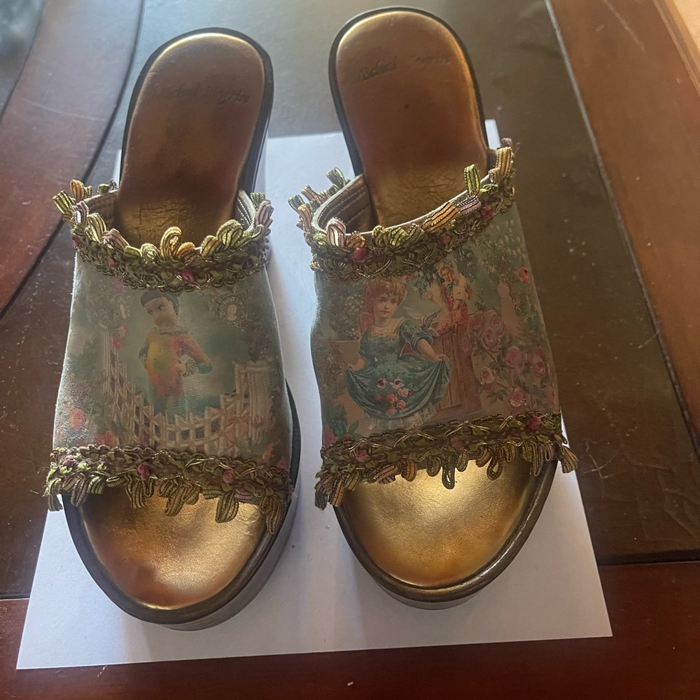 Artistic Whimsical Gold and Green Women's Shoes Size 7 (37)